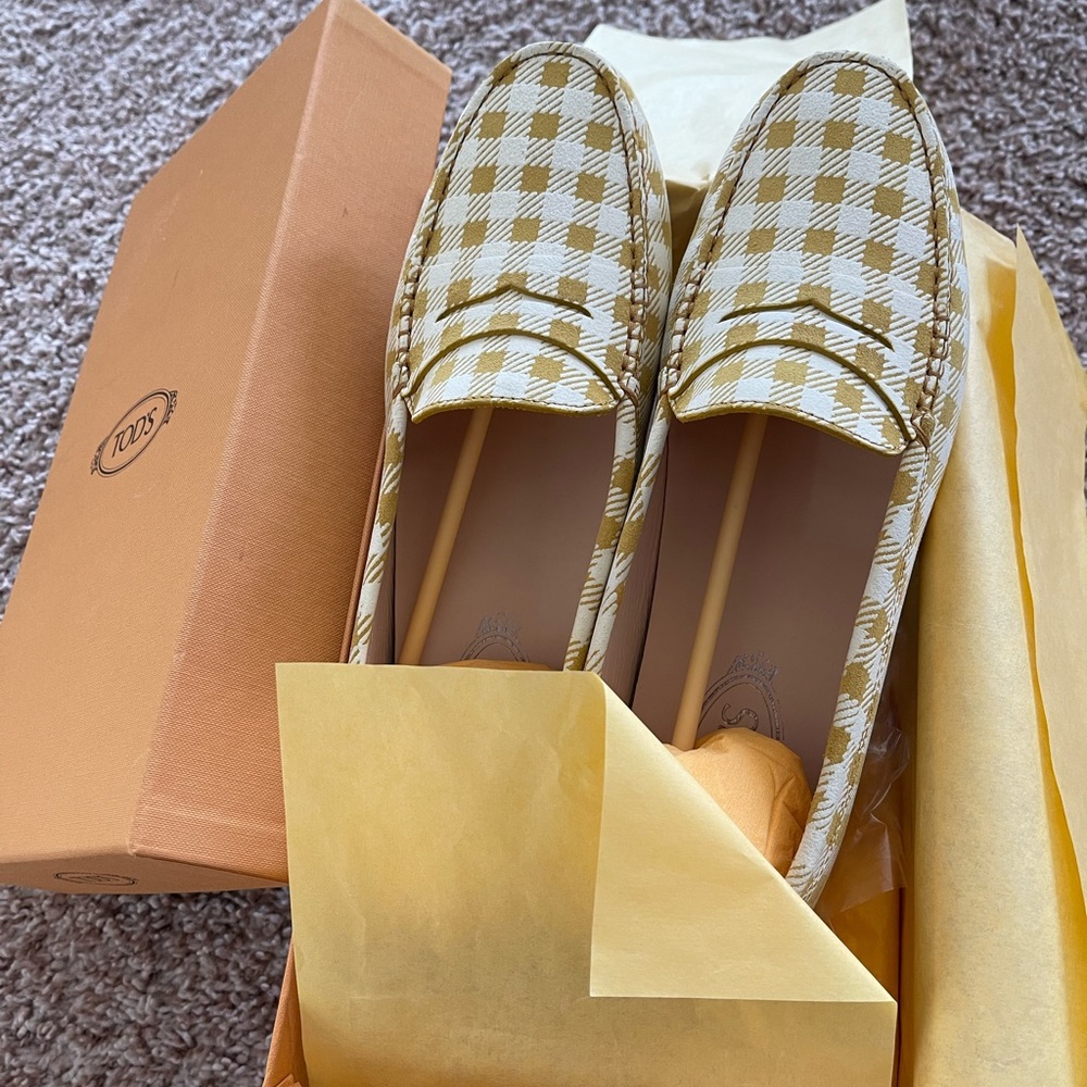 Tod's Gommino Driving Shoes 39.5 almost new